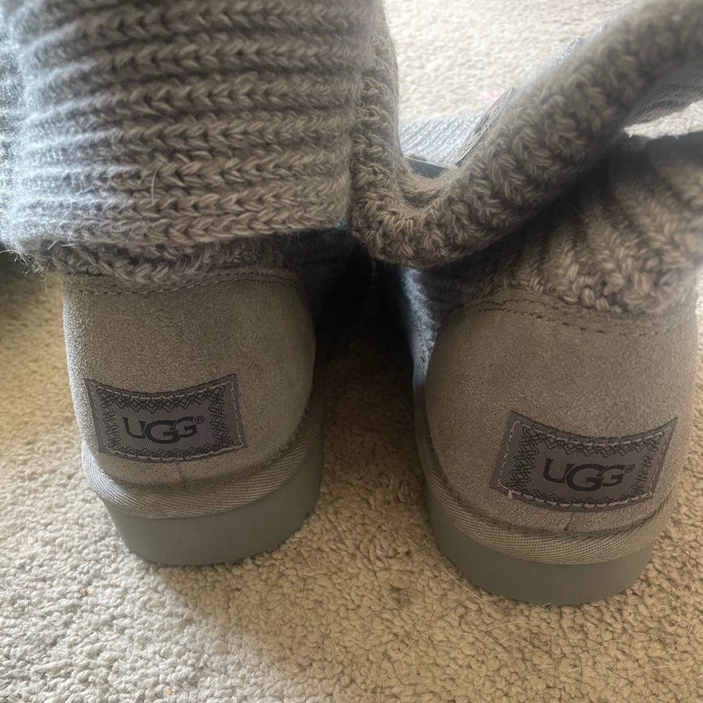 Brand new knit uggs
